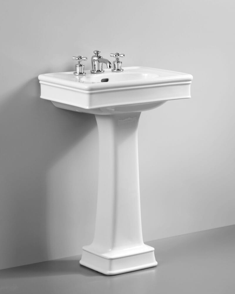 Traditionelles Jugendstil-Lavabo aus hochwertigem Porzellan auf Keramiksäule. Perfekt für retro oder moderne Armaturen.