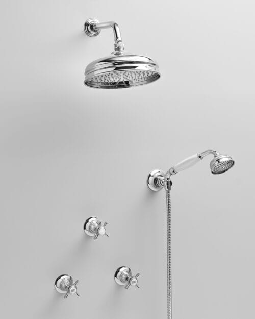 Traditioneller Duschenmischer mit Kopfbrause, Handbrause und Umsteller